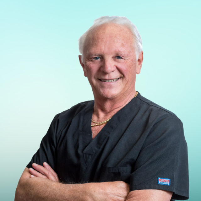 https://thomasdental.ca/wp-content/uploads/dr-martyn-thomas-profile-photo-640x640.jpg